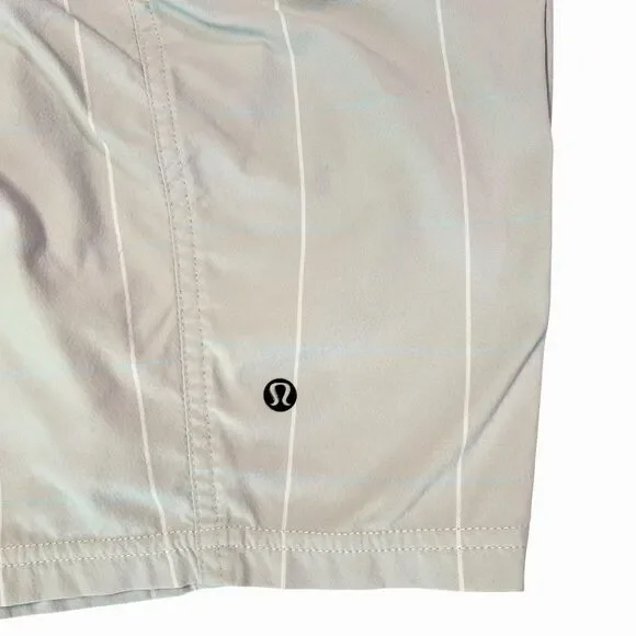 Lululemon Kahuna Bermuda Shorts Men 32 x 8.5” Check Gray White Blue Golf Outdoor - Picture 12 of 16